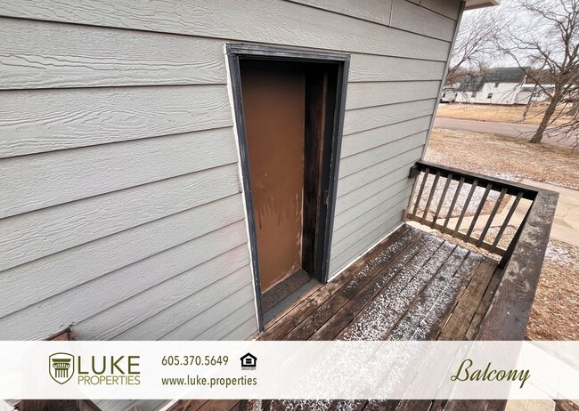 Building Photo - 320 S Dakota St