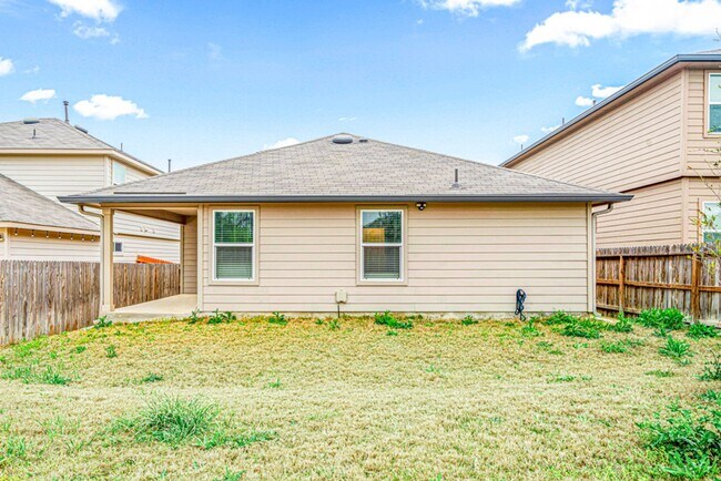 Building Photo - RED BIRD RANCH 3 BED 2 BATH  SINGLE STORY ...