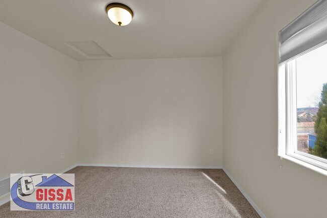 Building Photo - Beautiful home available to move in on 08/05/2026 but not before!