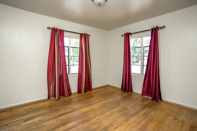 Building Photo - OLD TOWN NORTH VALLEY 2/BD 2/BA 1/CG