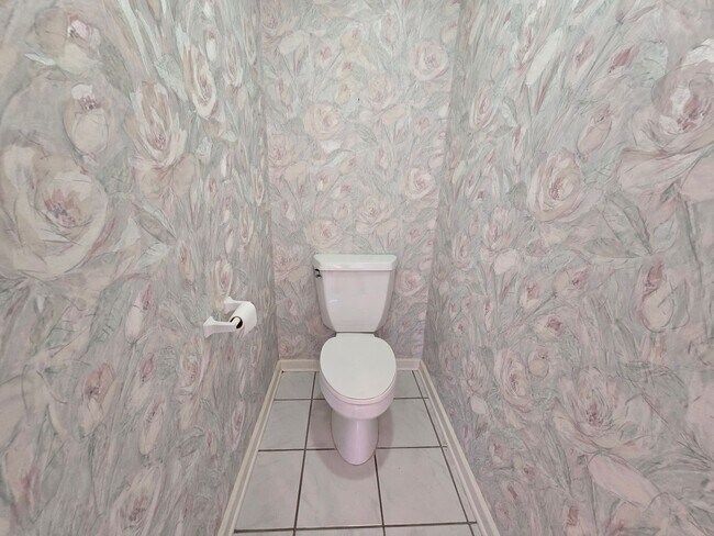 Building Photo - Rarely Available 3 bed/ 2 bath in Hidden River in Myakka