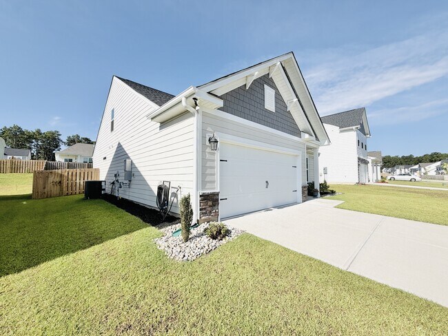 Building Photo - 667 Honeydew Dr