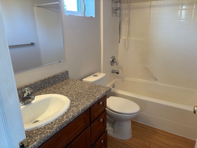 Building Photo - Peaceful Small-Town Getaway!