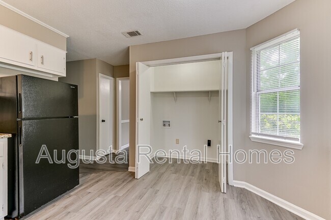 Building Photo - 2960 Glenn Hills Dr