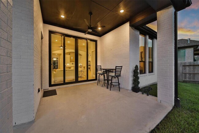 Building Photo - 149 Everest Dr