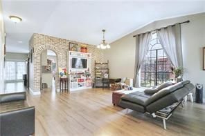 Building Photo - 824 Destin St