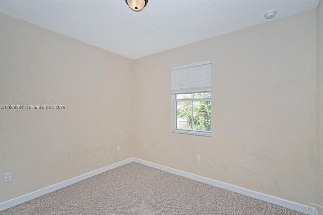 Building Photo - 1048 NE 208th St