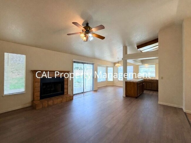Building Photo - Rare 4 bedroom 2 bath rental in Pine Meadow Estates King City!