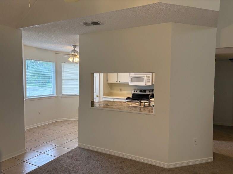 Building Photo - 90 Maison Dr