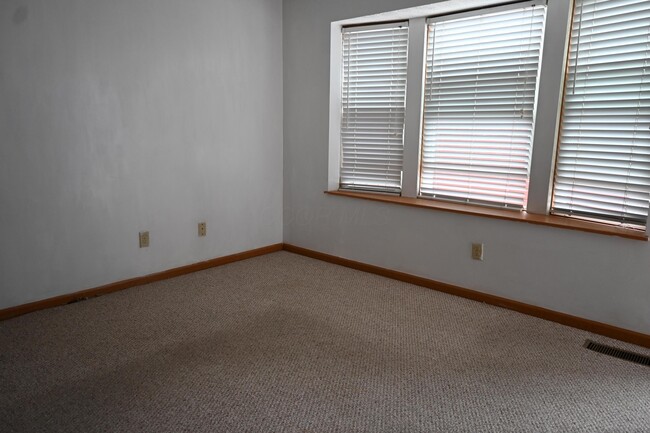 Building Photo - 917 Annagladys Dr