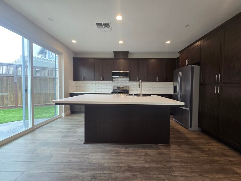 Kitchen - 1429 Brody Bird Ln