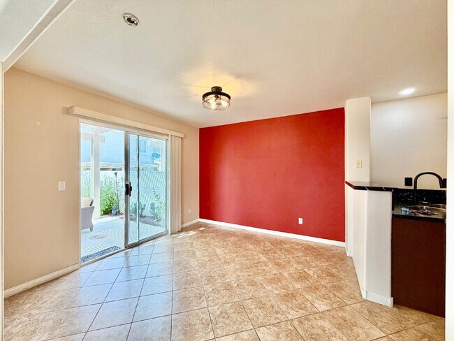 Building Photo - UPGRADED 2 BEDROOM TOWNHOME | SOLAR + PRIVATE YARD | SILVERADO RANCH / HENDERSON