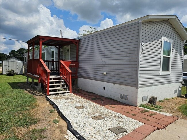 Primary Photo - 136 Navasota Dr