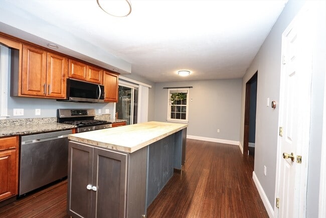 Building Photo - 55 Glenrose Ave