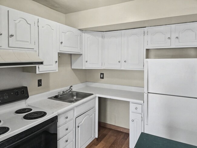 Building Photo - 3510 Kenbrooke Ct