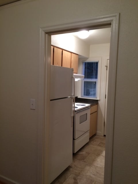 Building Photo - 4-plex Cottage 700 sf- Hardwoods-Granite-D...