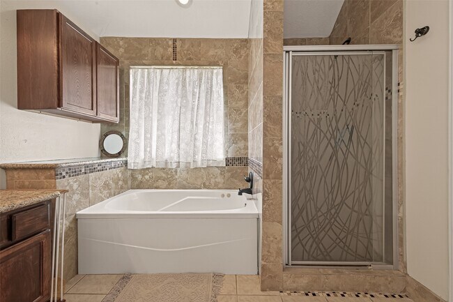 Building Photo - 8203 Paddington Pl Dr