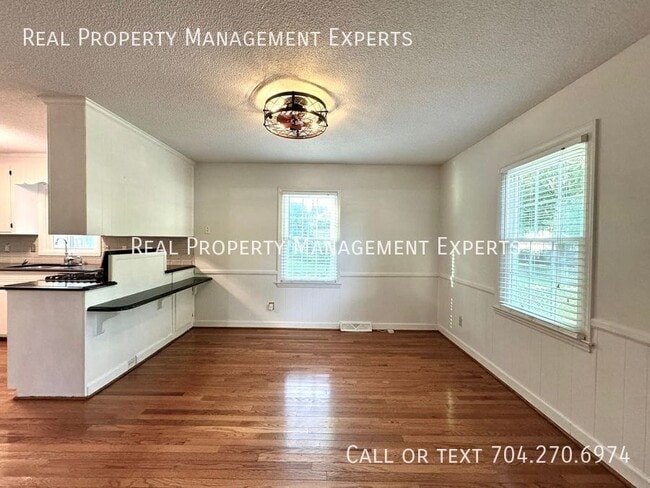 Building Photo - 6008 Mallard Dr