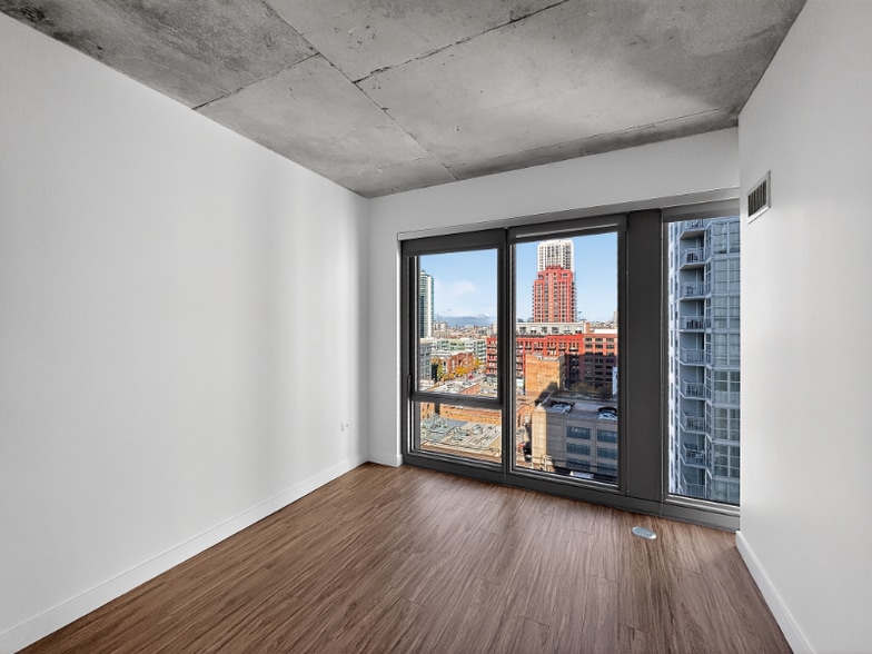 Building Photo - 167 N Desplaines St