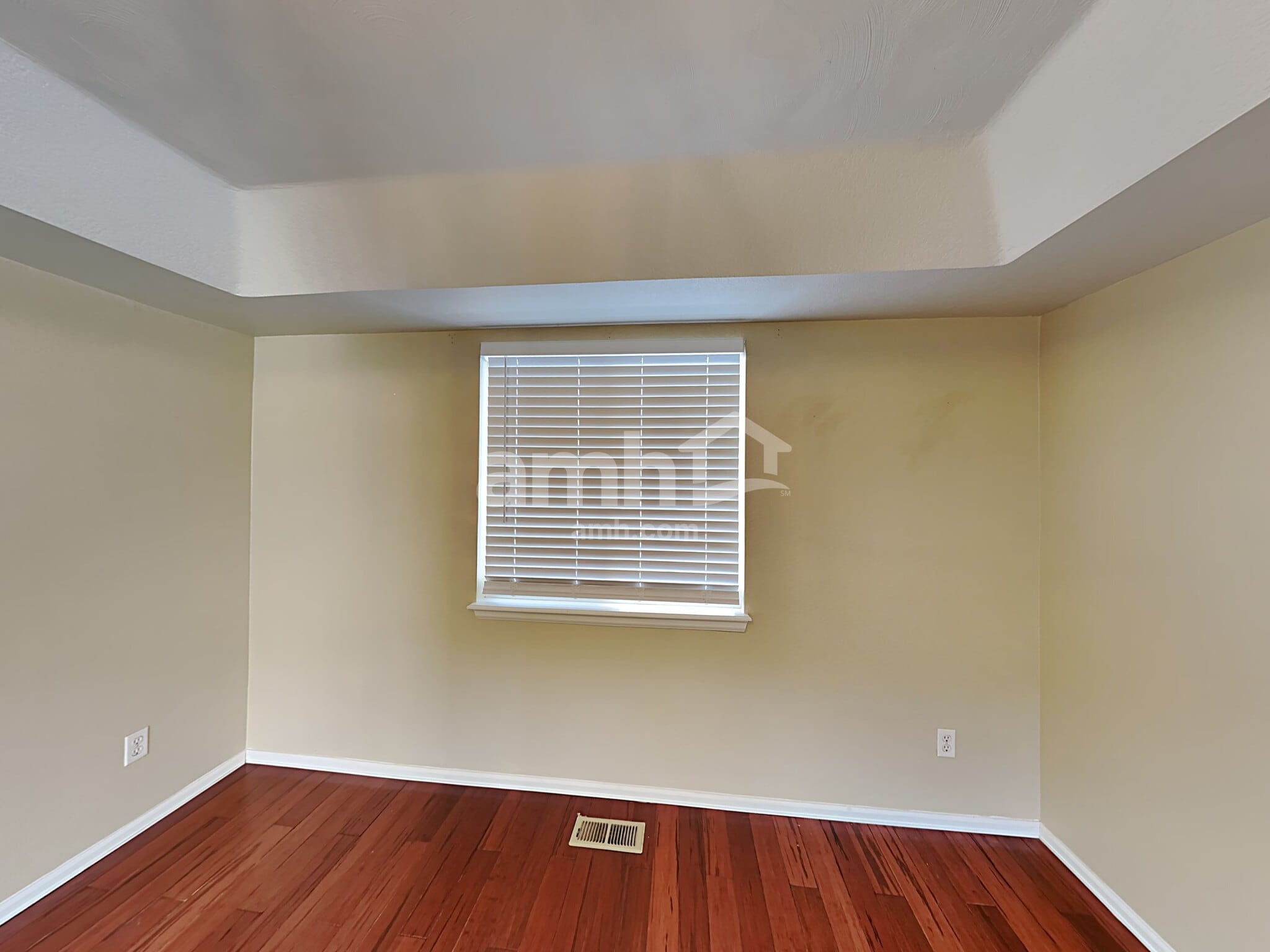 Building Photo - 13985 Elm St