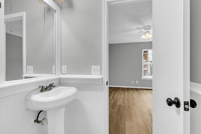 Building Photo - Location, Space and convenience at this adorable home.