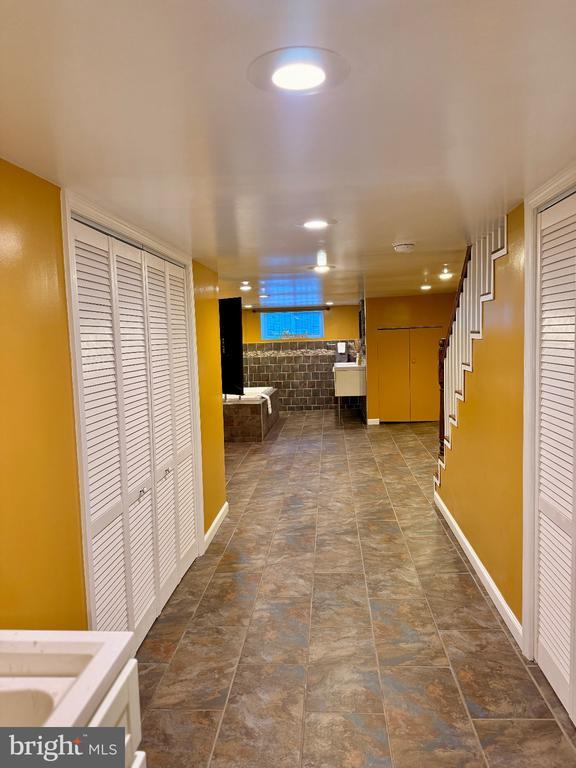 Building Photo - 1407 S 28th St