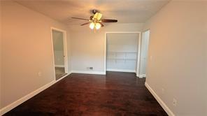 Building Photo - 446 Russell Cemetery Rd