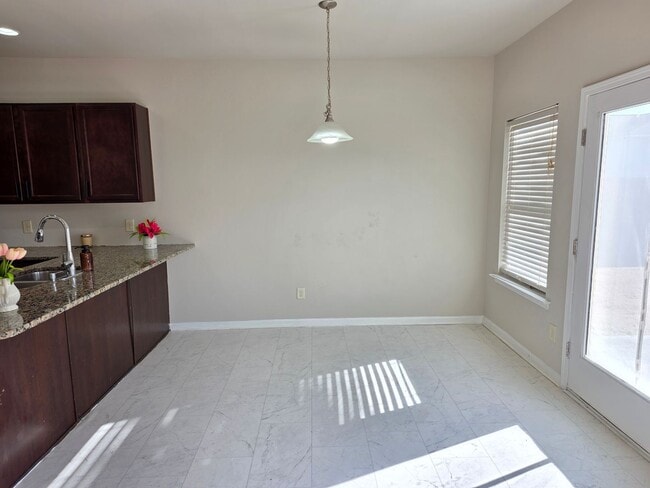 Building Photo - Beautiful 4 bed 2.5 bath home located in Cartersville