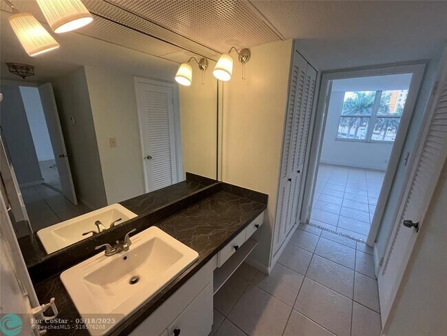 Building Photo - 301 N Ocean Blvd