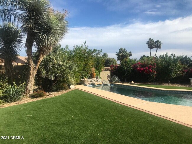 Building Photo - 3924 E Yucca St