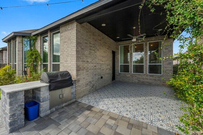 Building Photo - 17151 Sandstone St