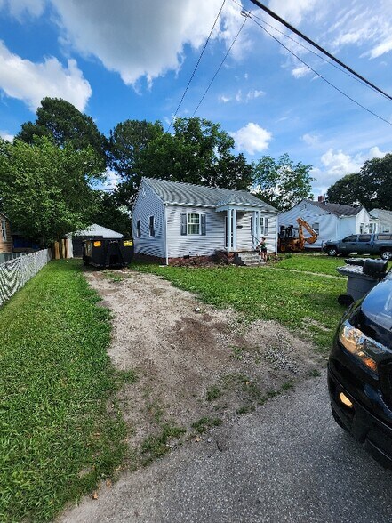 Primary Photo - 18 Cavalier Rd