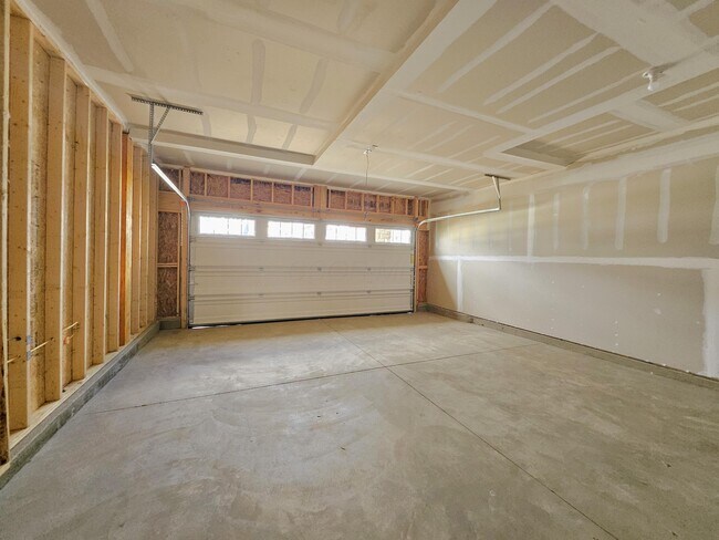 Building Photo - 8604 Apricot Wy