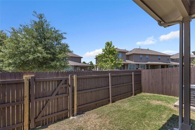 Building Photo - 2880 Donnell Dr