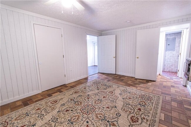 Building Photo - 250 Nottingham Wy