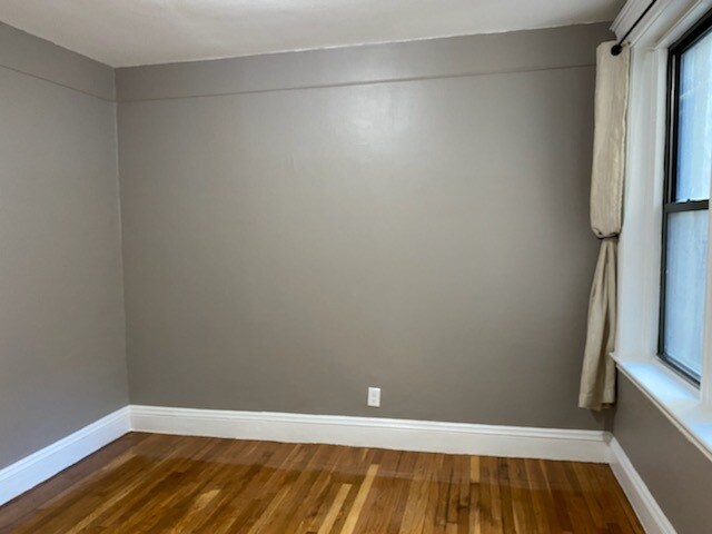 Building Photo - 61 Park Dr