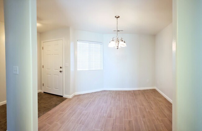 Building Photo - Beautiful Southwest Home!