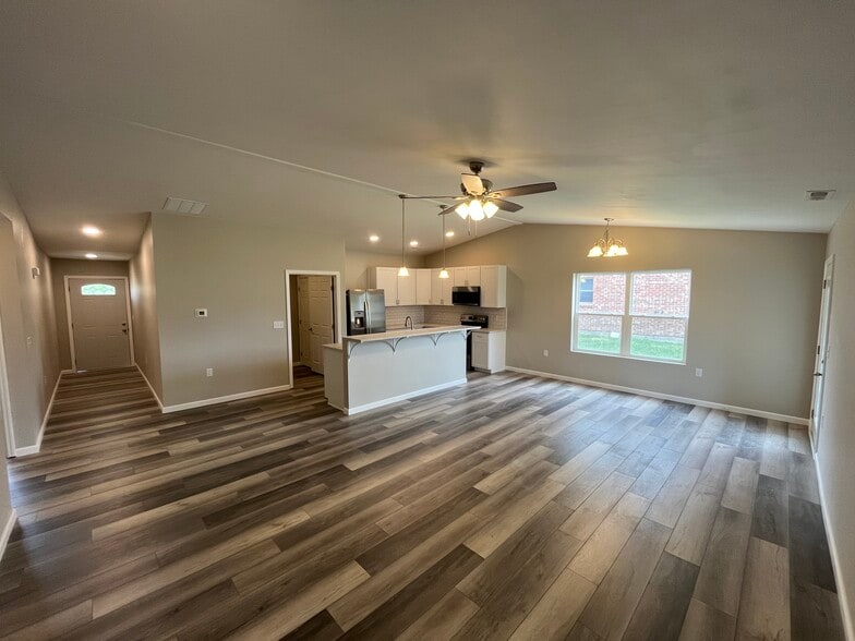 Building Photo - 118 Burgundy Dr