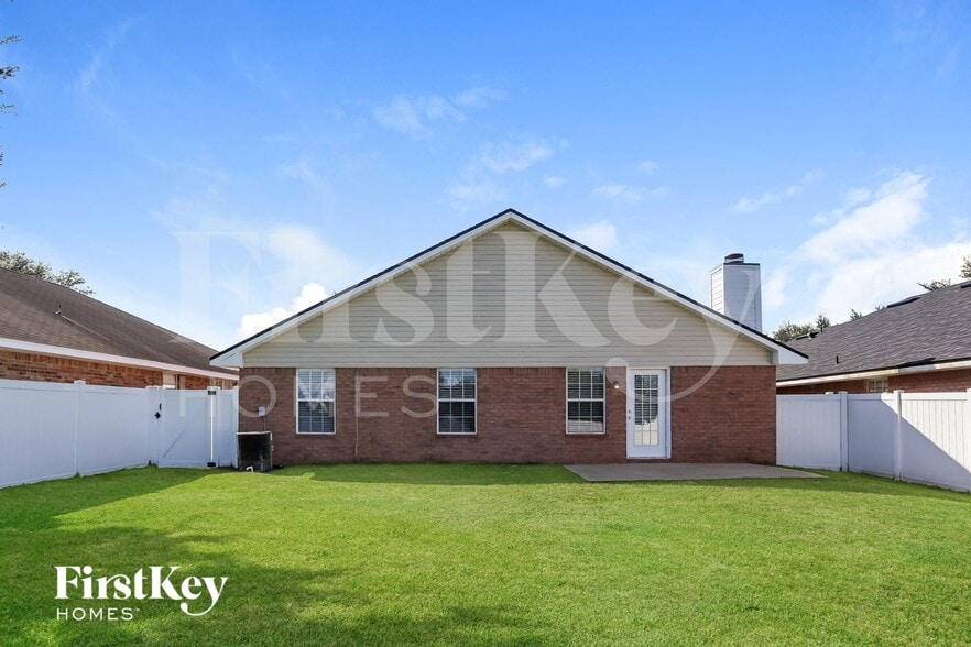 Building Photo - 2801 Cross Creek Dr