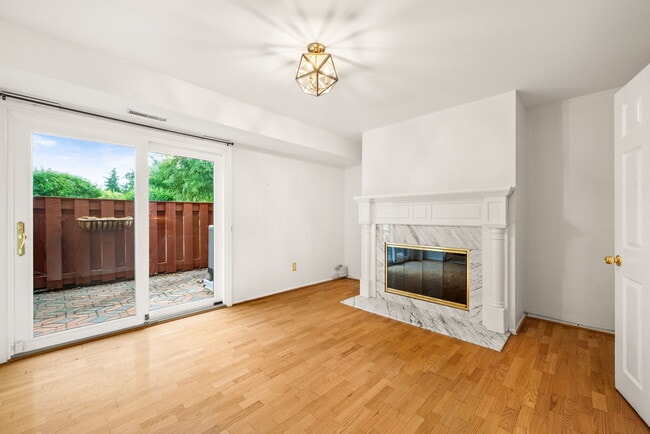 Building Photo - 404 Worthington Dr