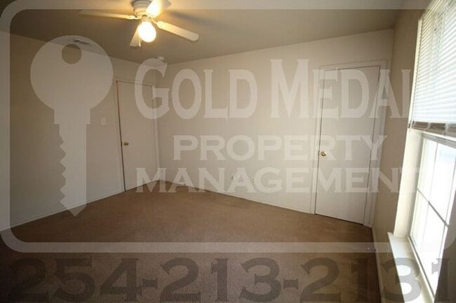 Building Photo - 306 Creek St