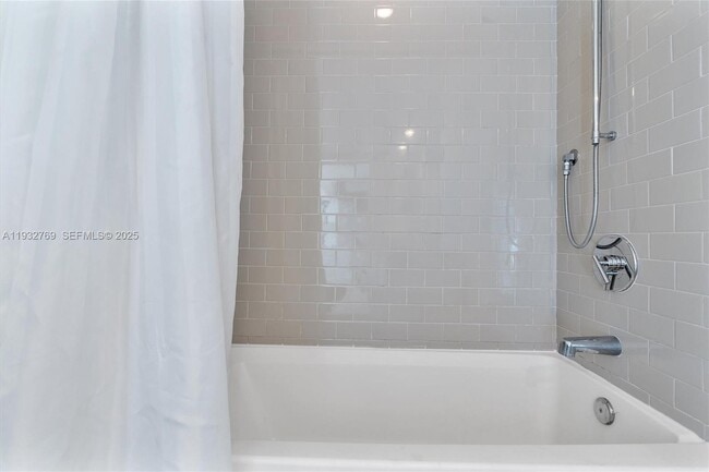 Building Photo - 1025 92nd St