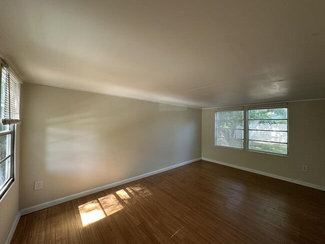 Building Photo - 5844 Sunshine Park Dr