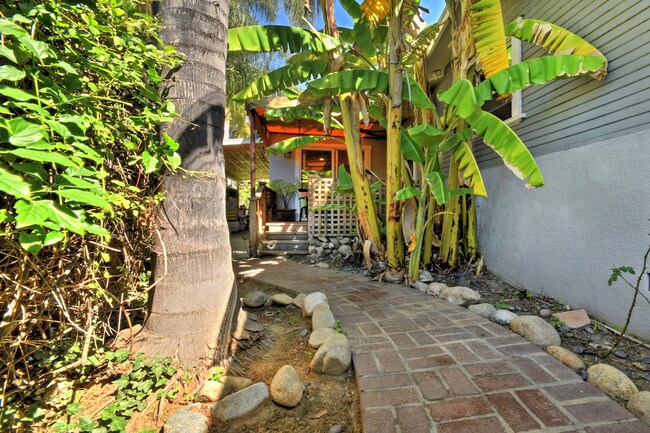 Building Photo - 10633 Chiquita St