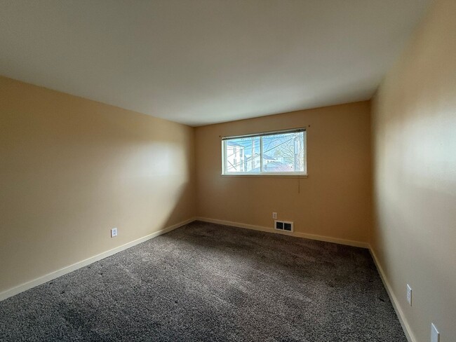 Building Photo - 2 Bedroom Oasis in the Heart of Green Lake...