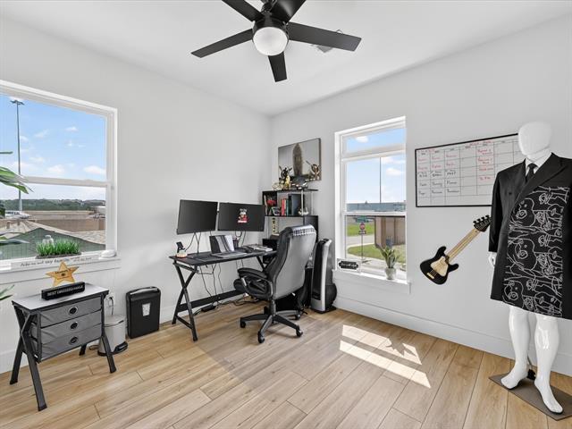 Building Photo - 1941 Glenmore Ave