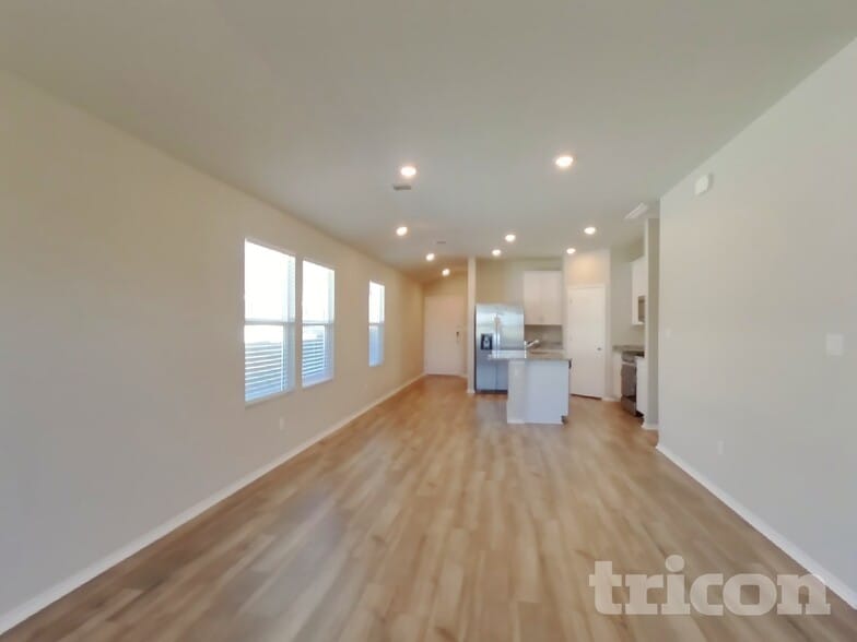 Building Photo - 5300 Saddle Clb Dr