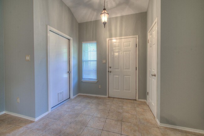 Building Photo - Great home with easy maintenance flooring.