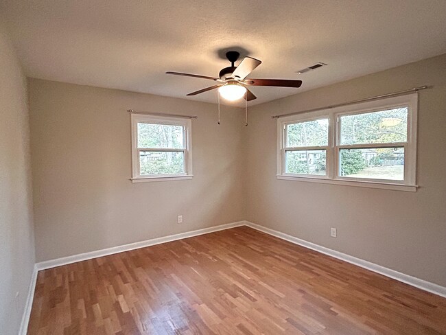 Building Photo - 408 Lynette Dr