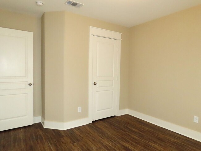 Building Photo - South Tyler! Stunning 5 Bedroom, 3.5 Bath ...